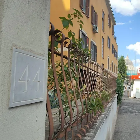 Domus 44 * Rome